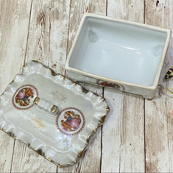 Vintage Victorian Porcelain Footed Jewelry Trinket Box - Picture 7 of 12